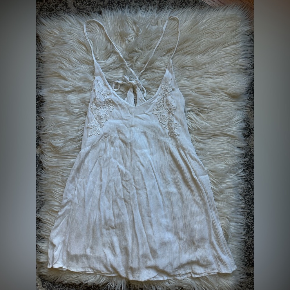 Pull&Bear embroidered mini dress - Picture 4 of 15